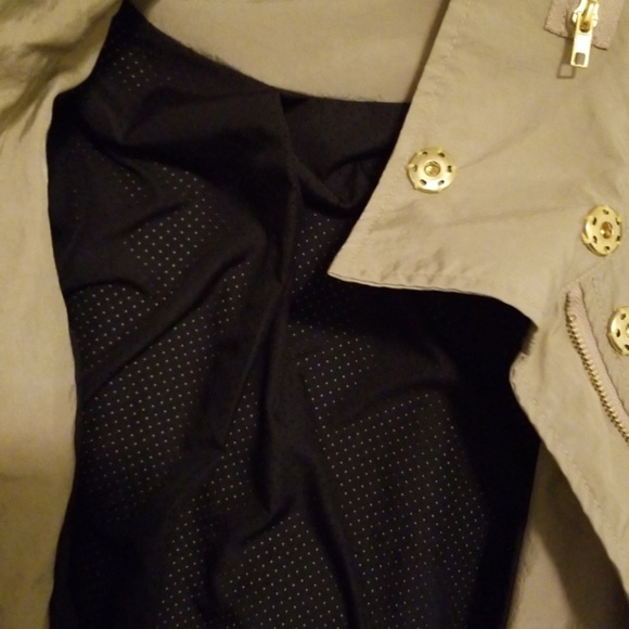 Women's plus size trench coat. - Picture 4 of 8